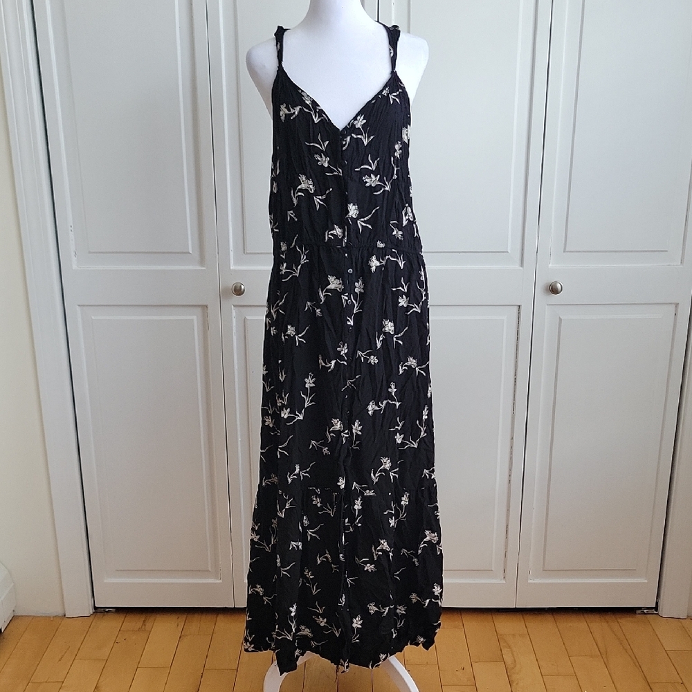 Black Floral V-Neck Maxi Dress